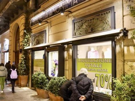 Yves Saint Laurent approda a Bari, il negozio in via Sparano: 